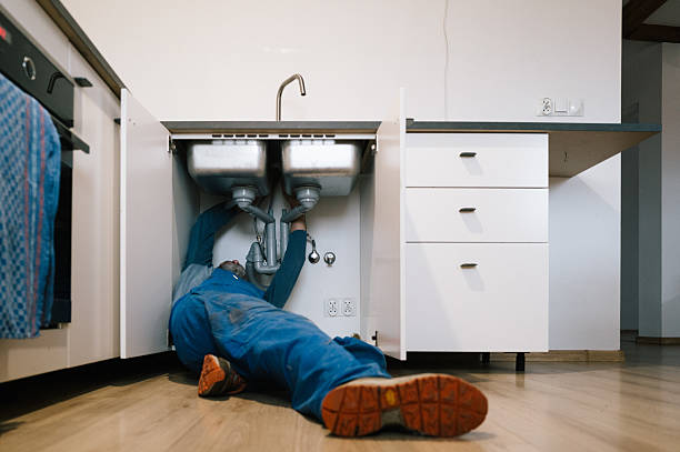 Professional Leak Detection technician working in DeBary, FL